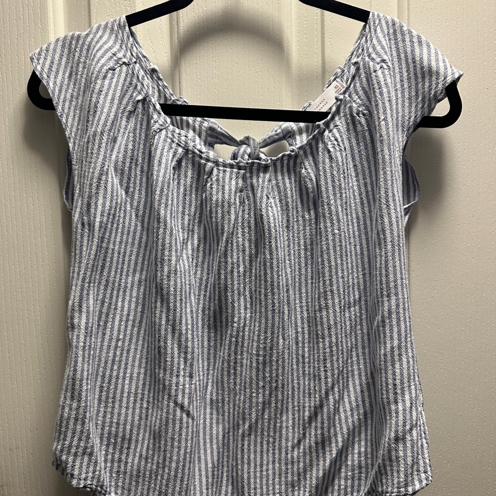 Lauren Conrad Pleated Scoop NeckTie Back Top
Light blue stripes
Sz XS
$15 OBO